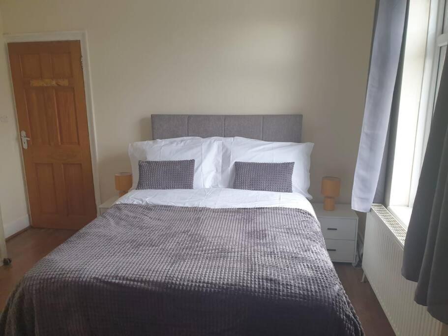 Flat C Gravesend 2 Bedroom Flat 2 Min Walk To Station & Town Centre Eksteriør billede