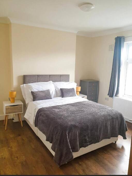 Flat C Gravesend 2 Bedroom Flat 2 Min Walk To Station & Town Centre Eksteriør billede